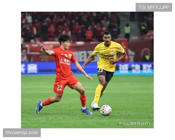 上海海港近期展现稳定攻防表现,中超赛程密集考验阵容深度 上海海港近期展现稳定攻防表现,中超赛程密集考验阵容深度